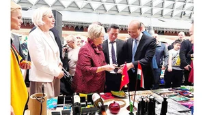 ハンガリー・ブダペストで開催されたチャリティーフェアに参加する在外ベトナム人（写真：scov.gov.vn）