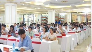 会議に出席した代表者たち