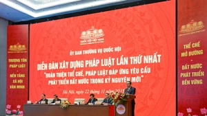 フォーラムで発表するチャン・タイン・マン国会議長（写真：NDO／ズイ・リン）