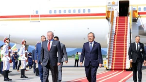 空港に到着したヨルダンのアブドラ国王（写真：VNA）