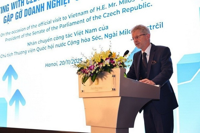 チェコのミミロシュ・ヴィストゥルチル上院議長が会合で発言する様子（写真：VNA）