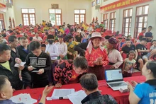 写真で見る：国の最北端で迎えた温かな建国記念日