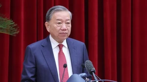 党書記長のトー・ラム氏は、11月5日に開幕した第13期党中央執行委員会第14回総会の開会演説を行った。（写真：VNA）