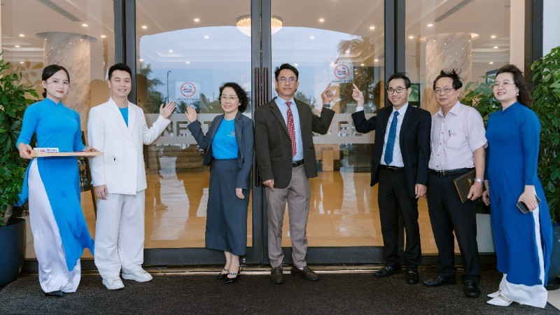 ダナン市内のレストランやホテルでは、「禁煙」の標識が目立つ場所に掲示されている。