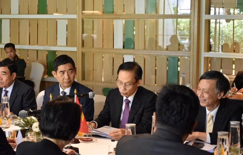 2025年12月14日、タイで行われたシハサック・プアンゲッゲオ外務大臣と会談するレー・ホアイ・チュン外務大臣 写真：外務省提供。