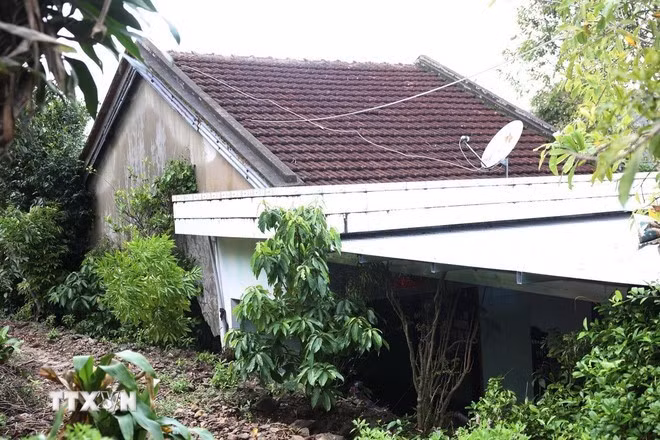 ダクラク省で洪水により損壊した住宅（写真：VNA）