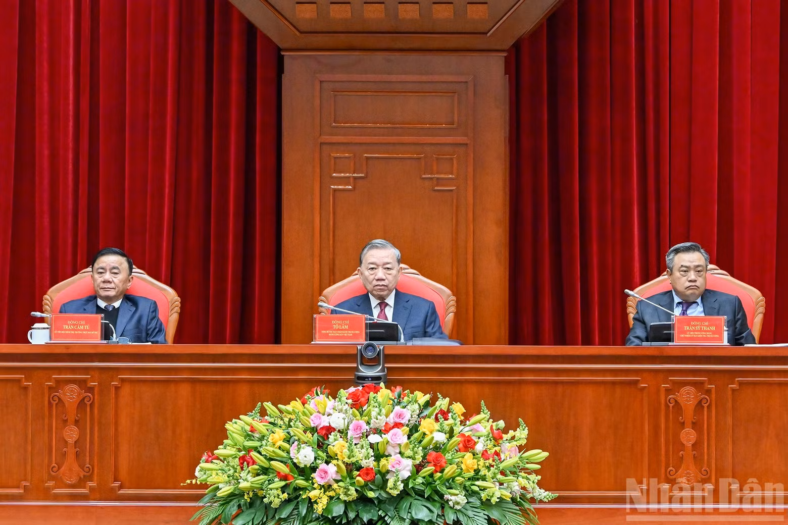 トー・ラム書記長と党指導者らが会議の議長を務めた。