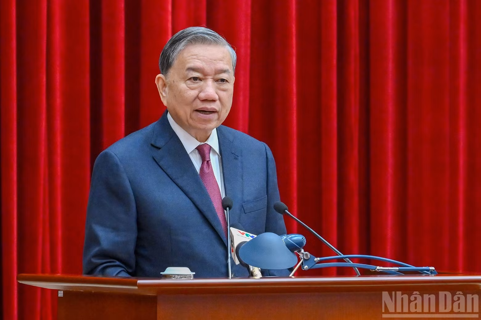 会議で演説を行ったトー・ラム書記長