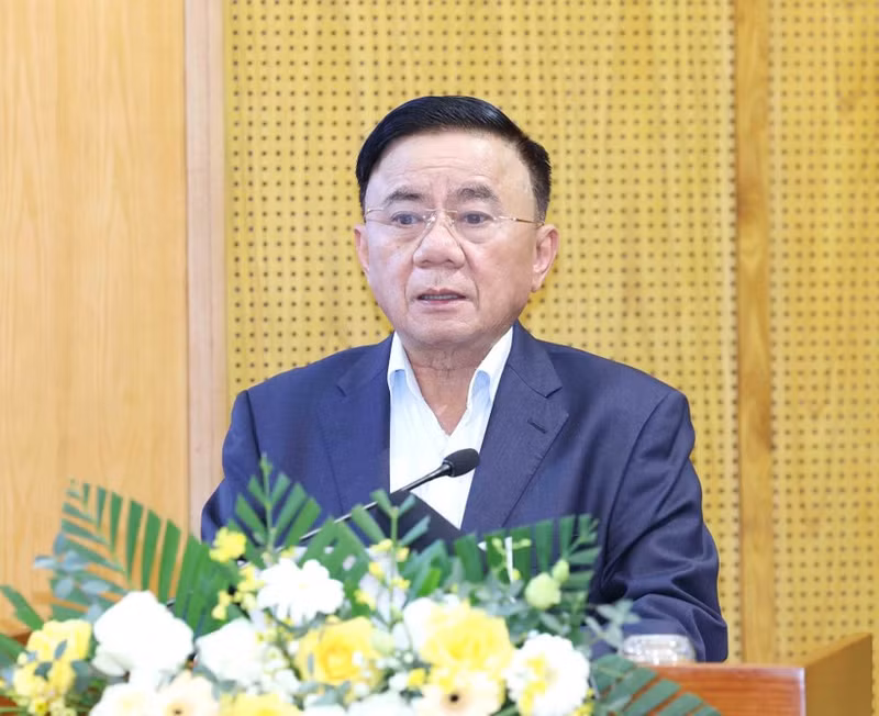 会議で発言する政治局員、党中央委員会書記局常務のチャン・カム・トゥ氏（写真：VNA）